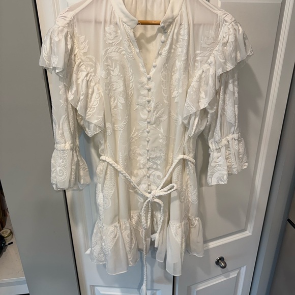 AElegant White Embroidered Women's Top - Picture 1 of 10